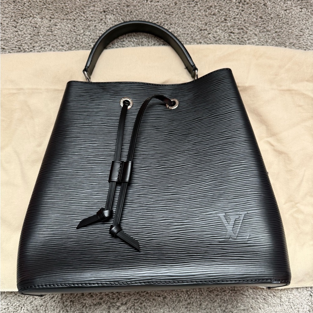 Authentic- Louis Vuitton Néo Noé MM